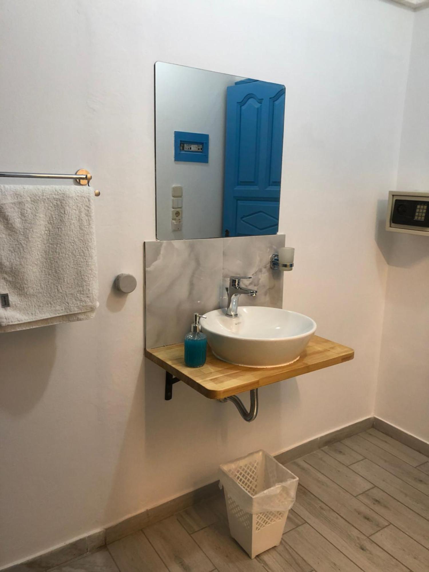 Antonis Hotel Kéfalos エクステリア 写真