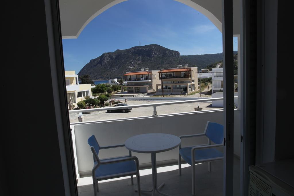Antonis Hotel Kéfalos エクステリア 写真