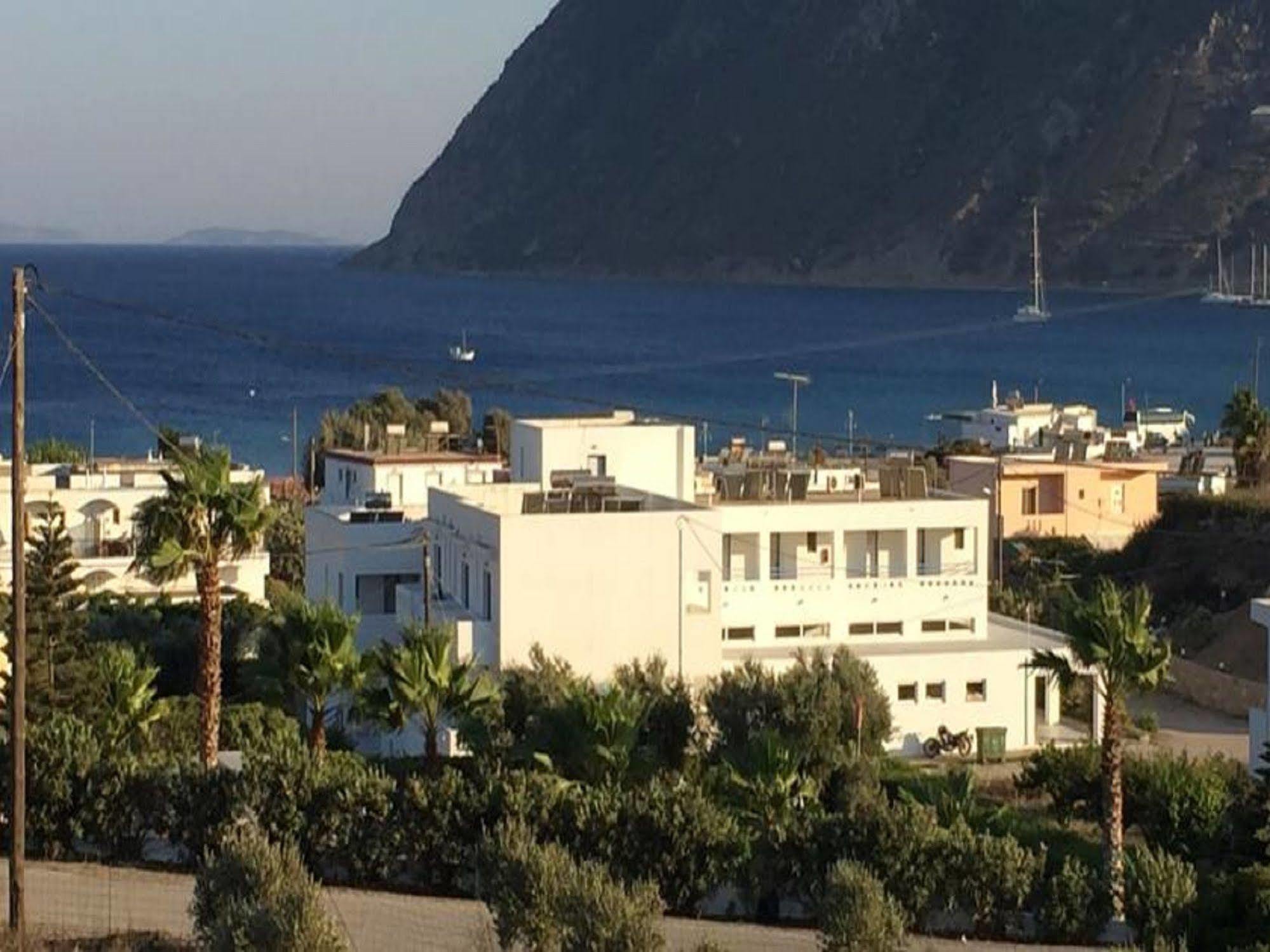 Antonis Hotel Kéfalos エクステリア 写真