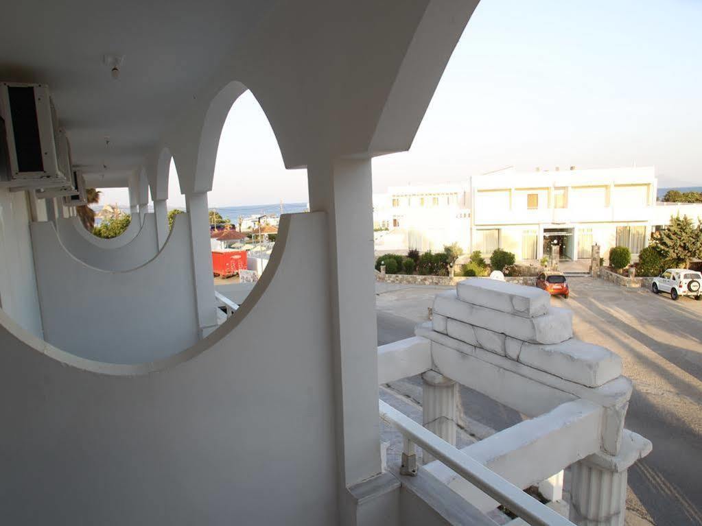 Antonis Hotel Kéfalos エクステリア 写真